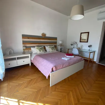 Residenza Delle Farfalle-Camera Tripla Con Bagno Privato Pensjonat