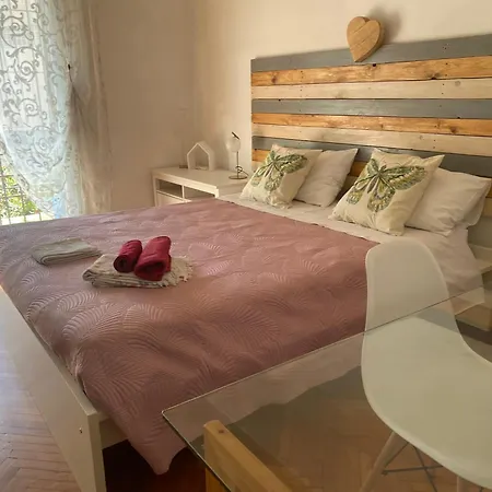 Residenza Delle Farfalle-Camera Tripla Con Bagno Privato Pensjonat